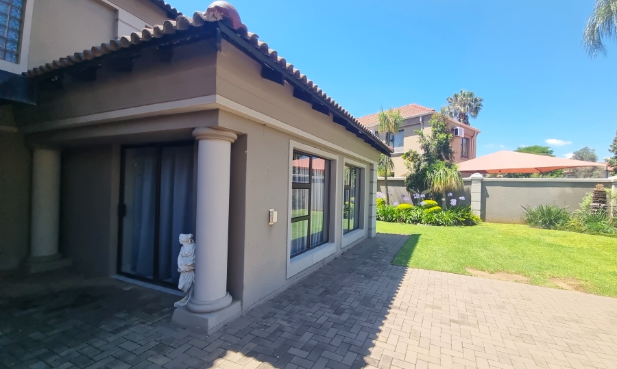 5 Bedroom Property for Sale in Melodie North West